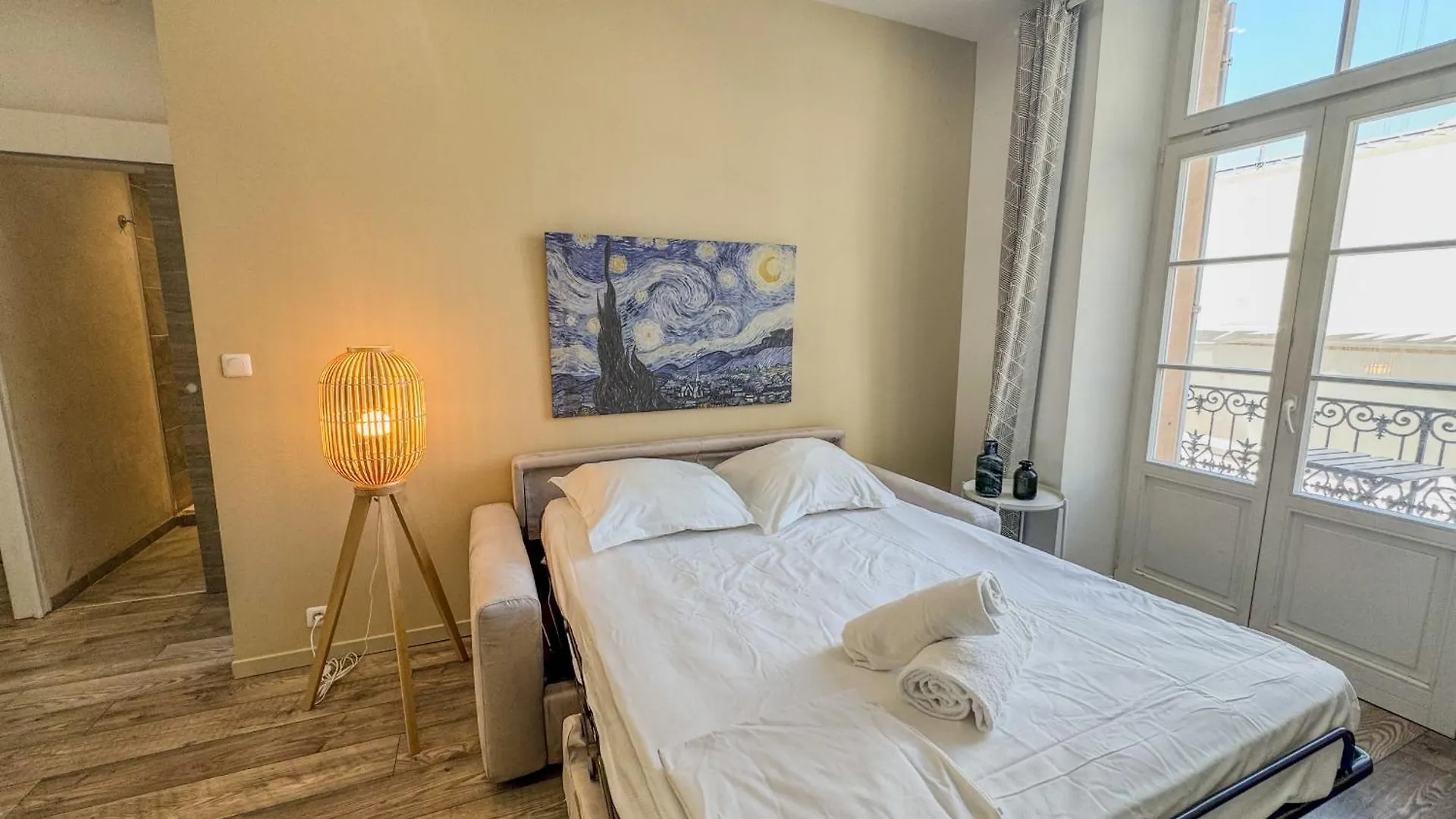 Forville Market View Cannes Apartment