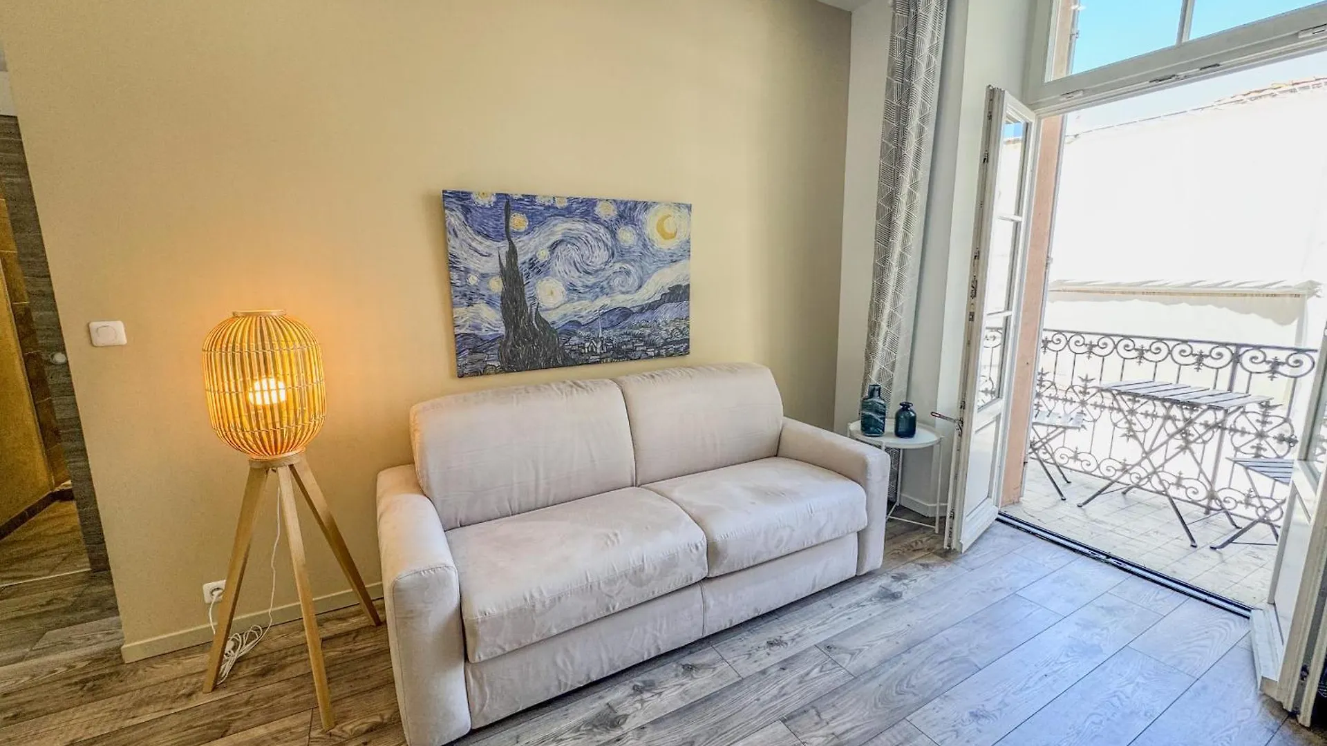 Forville Market View Cannes Apartment