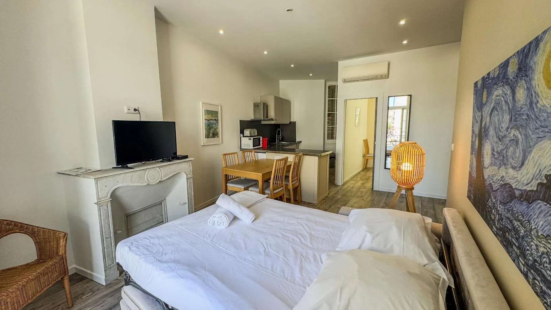 Forville Market View Cannes Apartment